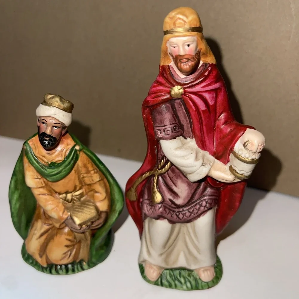 Vintage Christmas Nativity Porcelain Figurines 2 Wisemen 2 Wise Men Kings‎